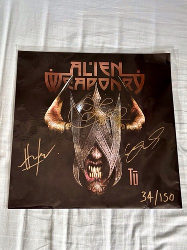 Alien weaponry signed - alien, tu